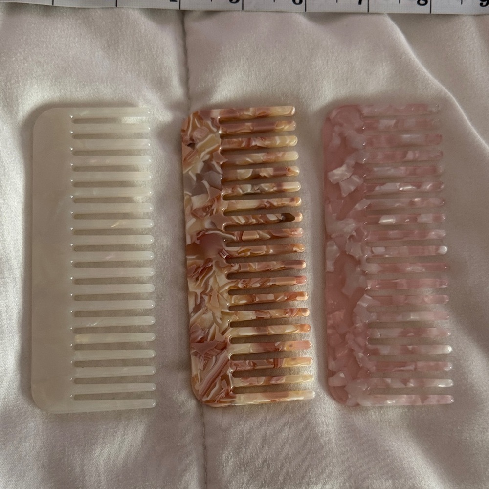 ASSORTED MINI CRUSHED MARBLE COMBS